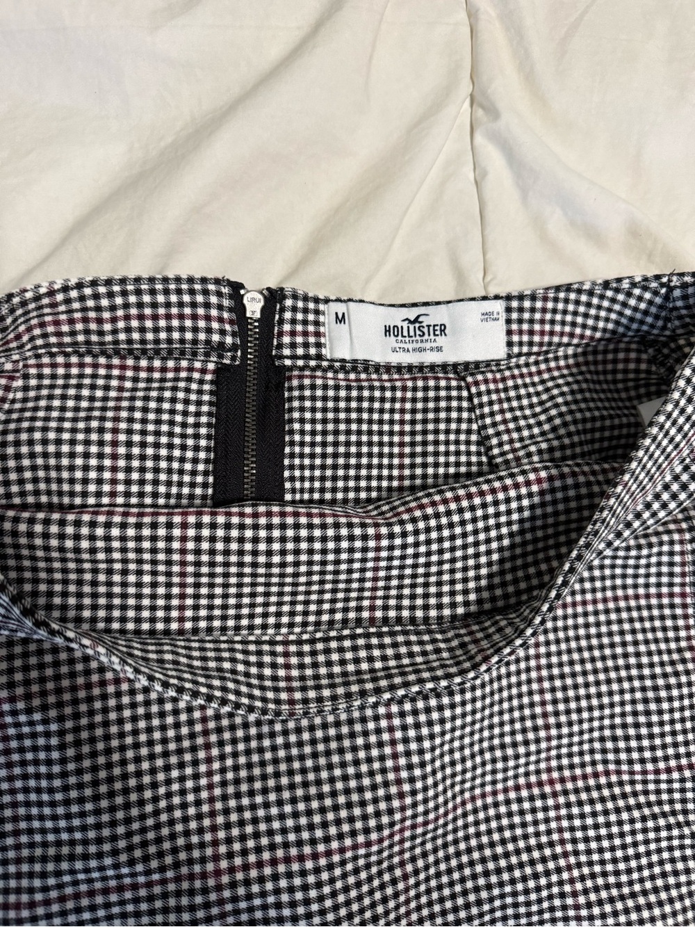 Hollister women’s Black & White Gingham mini skirt with Subtle Red Windowpane